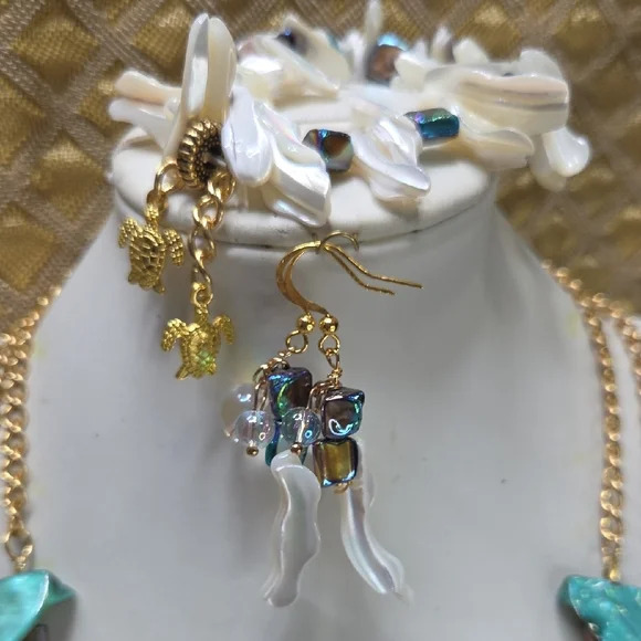 Handcrafted White And Blue Shell & Mermaid Necklace Earrings Bracelet Set - Picture 5 of 6